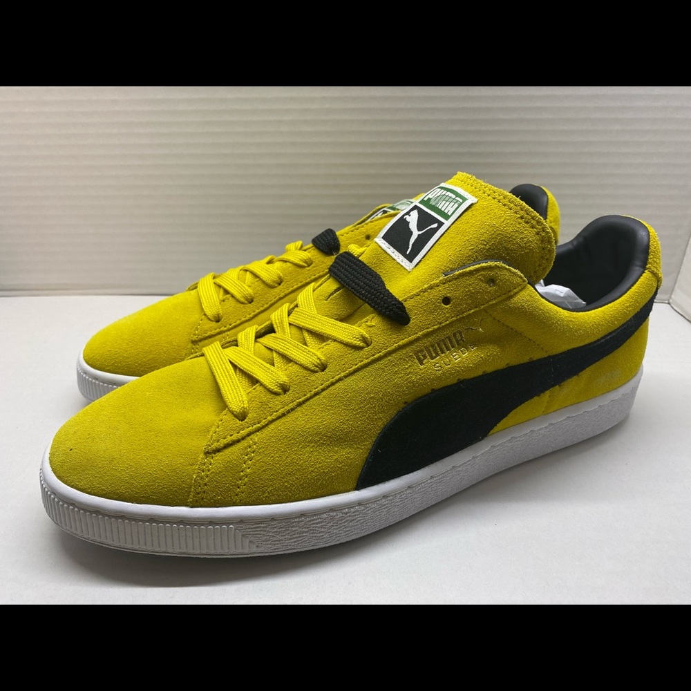 Puma show with black stripes